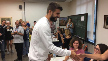 gerard pique la vot referendum barcelona