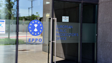 Luxemburg, Luxembourg. 13th June, 2021. Emblem of the European Public Prosecutors Office, EPPO, on a door to the office building. Credit: Horst Galuschka/dpa/Alamy Live News